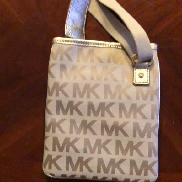 Michael Kors crossbody purse - Picture 2 of 4